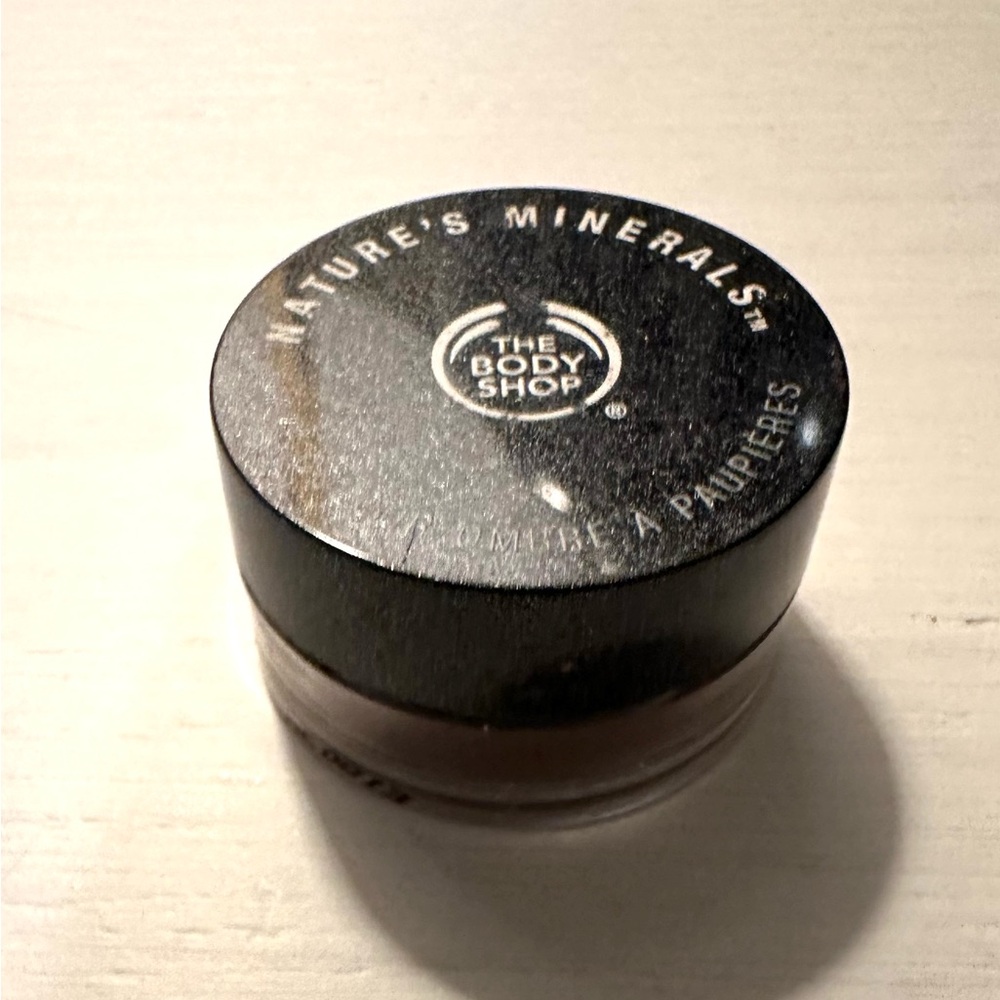 The Body Shop Nature's Minerals Eyeshadow - 09 Deep Jade. NEW, SEALED